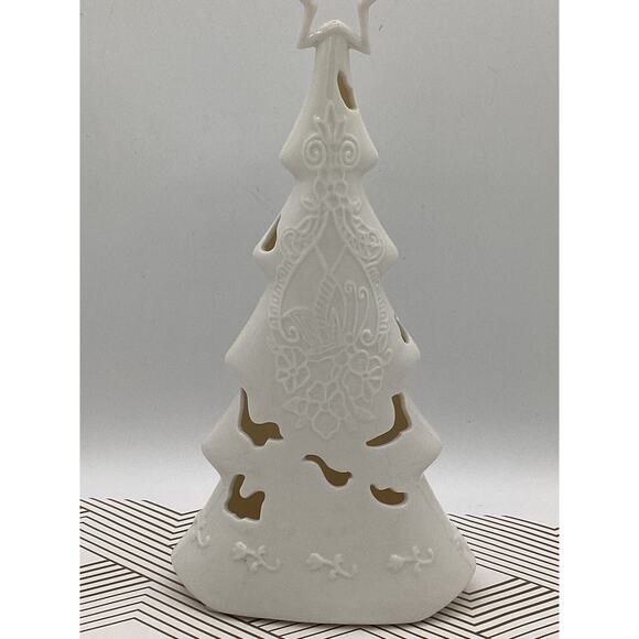1960’s Vintage White Pierced Christmas Tree Village Decoration 11.5” - Picture 3 of 8